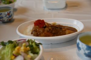 サラダは農園で採れたものがいっぱい